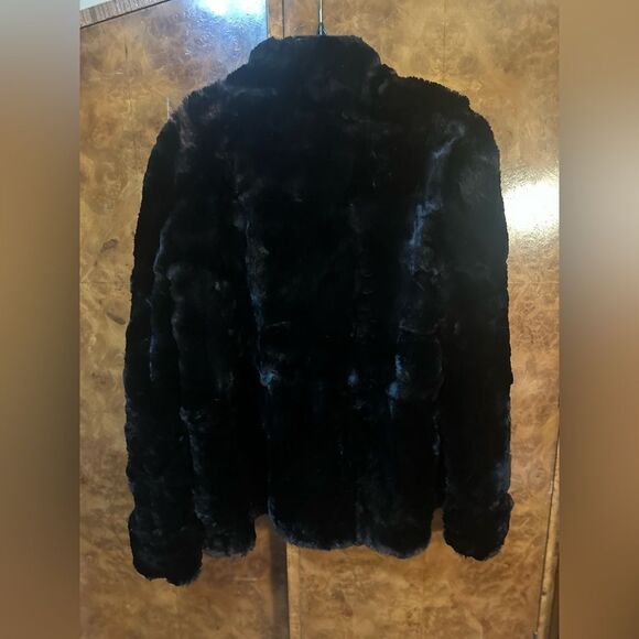 Elegant Black Fur Coat - Picture 6 of 9